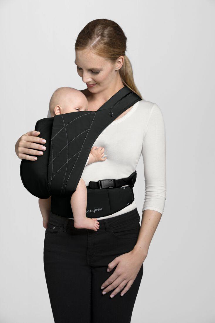 מנשא לתינוק Yema Click שחור אשה נושאת תינוק