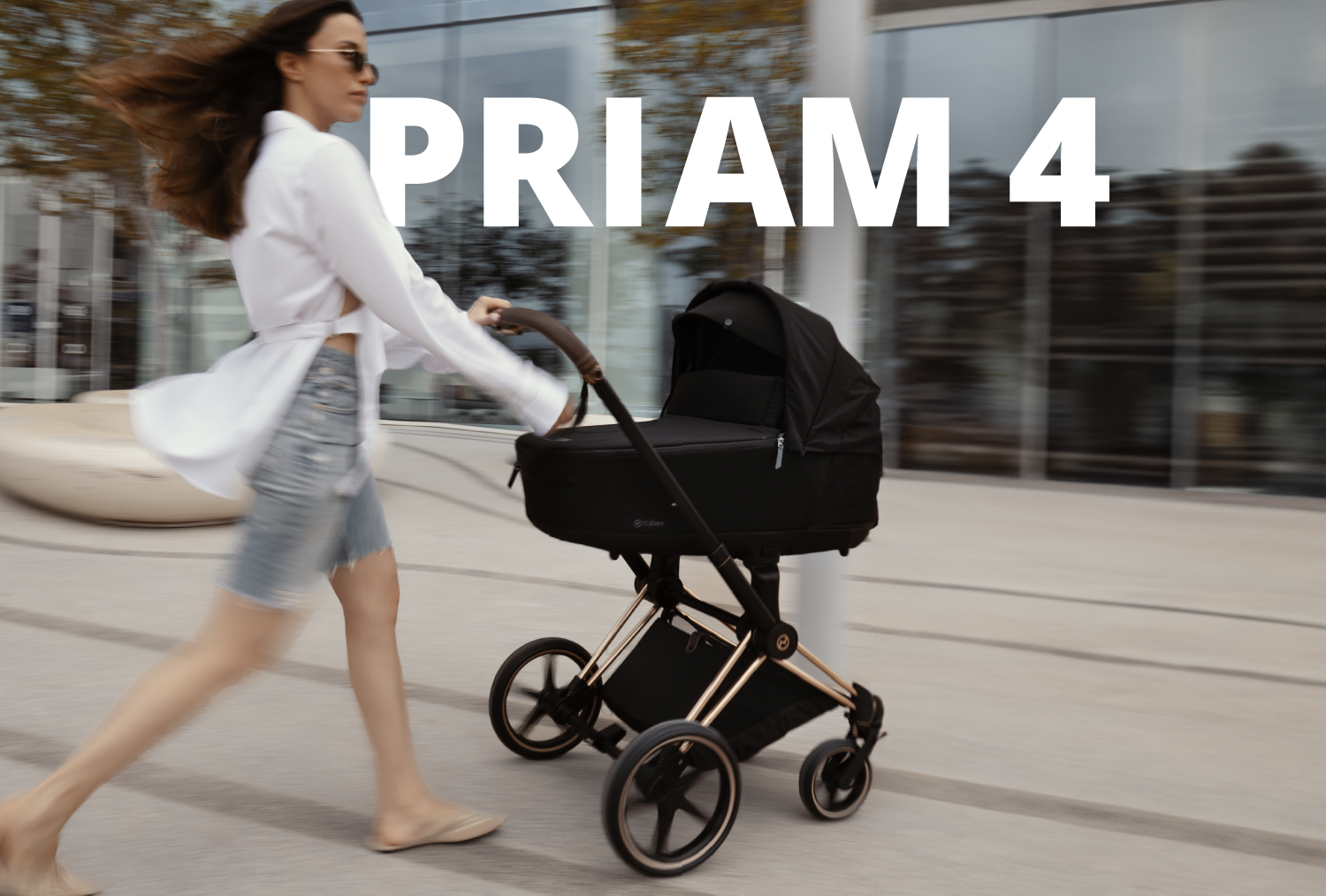 עגלת PRIAM 4 ברחוב